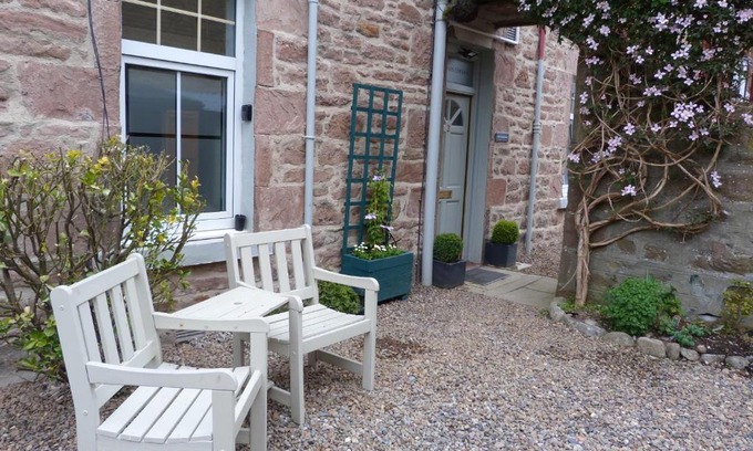 Inverness City Centre Apartment | Wee Ness Cottage