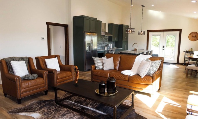 Versailles House | Welcome to FarRhode Stable! A new, charming, 3 bedroom, 2-bathroom luxury condo perched above a beautiful barn. You will feel like a true Kentuckian with the gorgeous views of horses, cattle, donkeys, & even ducks! Book now for a perfect stay!