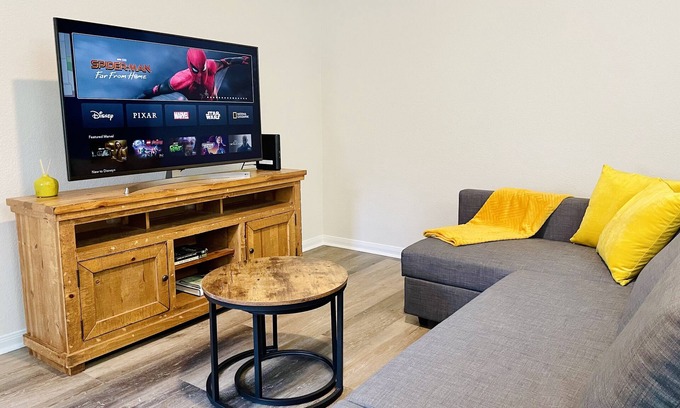 Willis House | Welcome to JT’splace. Relax with the whole family at this peaceful place to stay