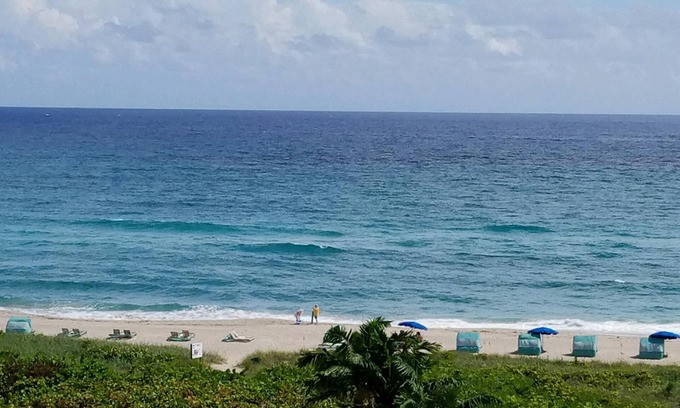 Palm Beach Shores Condo | Welcome to your Private Beach!