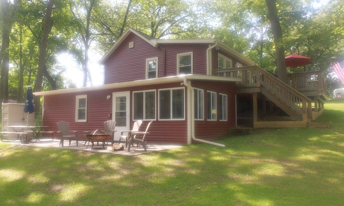 Lake Ripley House | Welcome To Your Home Away From Home. Welcome To Cambridge Lake House.