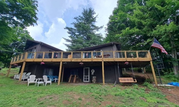 Colton House | Welcoming 3-bedroom house with WiFi in charming Colton