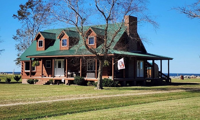 Columbia Cabin | Welcoming Hooks Hideaway-The Cabin on the Albemarle Sound