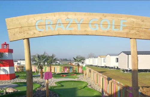 Leysdown-on-Sea Apartment | Well equipped beach caravan