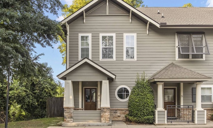 Green Avenue Cottage | West End Cottage near everything Downtown