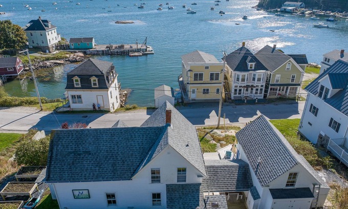 Stonington House | West Harbor Nest- Oceanfront Apartment