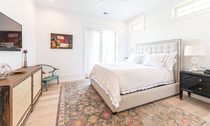 Georgetown House | West Suite-Charming 🕊️ Bleubird Studio + Suites -Art Yoga Boutique Stay