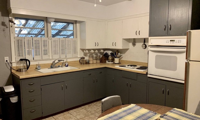 Manhattan House | Westwood Guest House