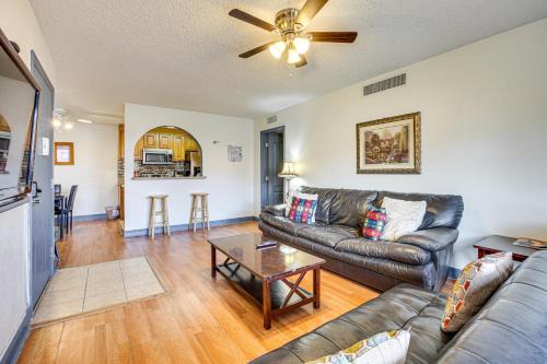 Paradise Apartment | WFH-Friendly Las Vegas Condo 2 Mi to Strip!