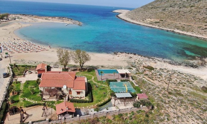 Stavros Villa | When the pool touches the sea..