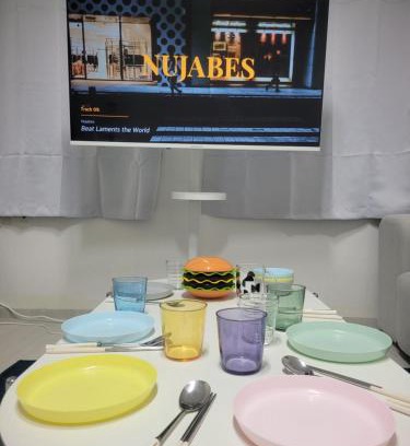 Samjeon-dong Villa | White Blue House