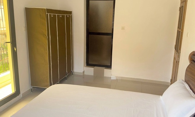 Ouakam Bed & Breakfast | "White House" - Ch1 * CENTRAL * CALME * WIFI * White Butterfly Hotels *