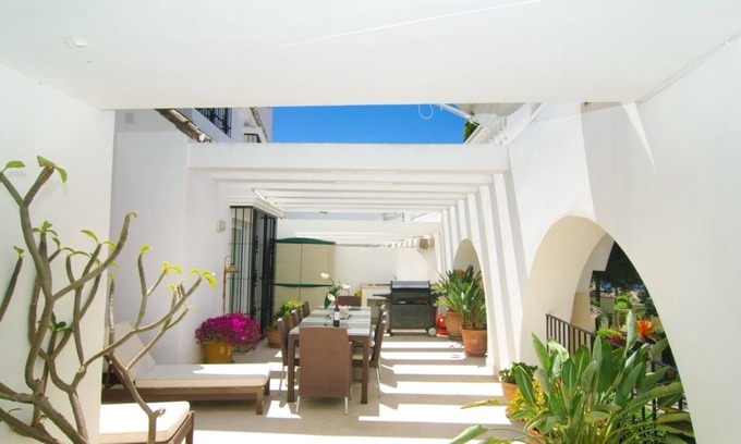 Nikki Beach Apartment | White Pearl Beach apartment with shared heated pool, BBQ