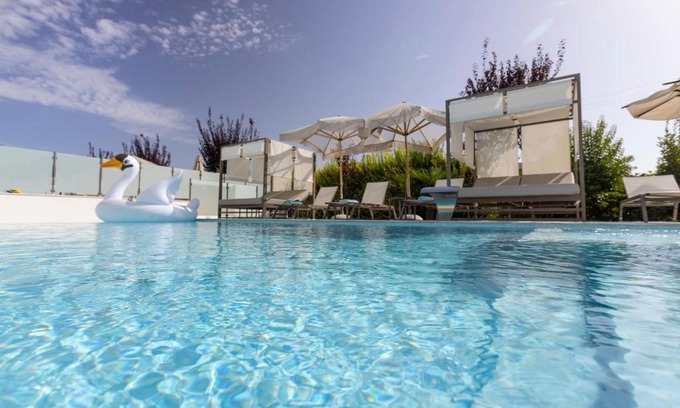 Pefkochori Villa | White Pearl