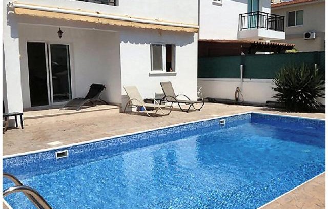Universal Villa | White Rose Villa