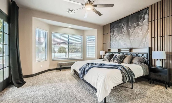 Avondale House | Whitton House | Hot Tub + Fire Pit + Pets OK