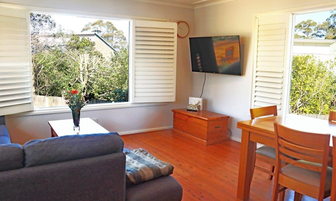 Denhams Beach House | WiFi * Beaches * Coastal Trail * Munjip Retreat