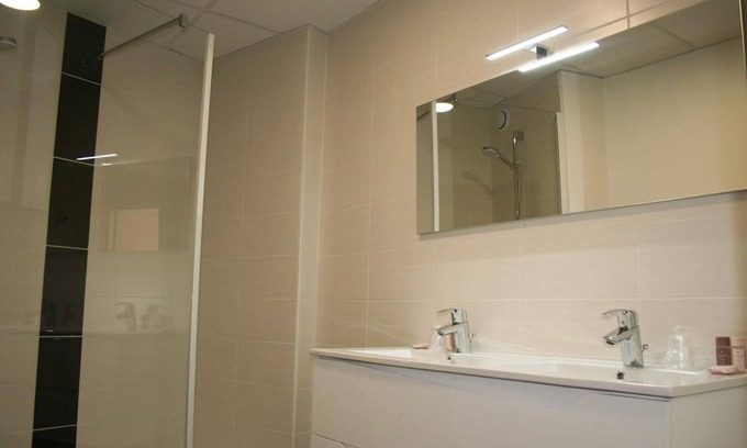 Pralognan-la-Vanoise Hotel | Wifi, ski-in/ski-out & foot of the slopes, tv, 30m², Pralognan-la-Vanoise