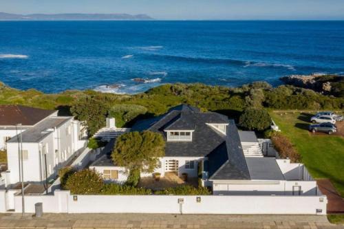 Kwaaiwater Villa | Wild Waters at Kraal Rock on the cliffs in Hermanus