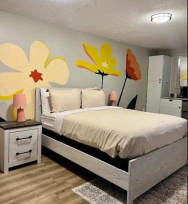 Townsend Hotel | Wildflower Room At The Trailblazer Unit 9