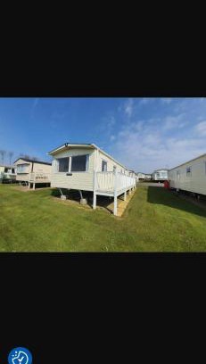 Muston House | Wilma Retreat, Flower of May