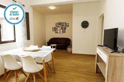 Alfarrobeira Apartment | Windmill 2 Bed Apartment in Odiaxere