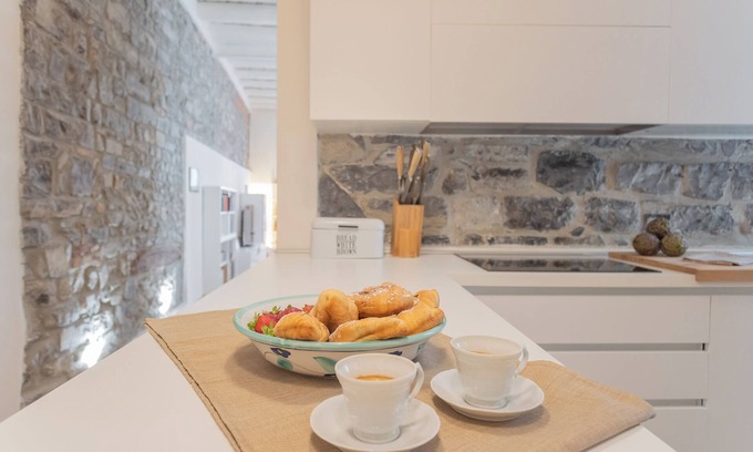 Como City Centre Apartment | Wine Not Apartment in Como City Centre by Rent all Como