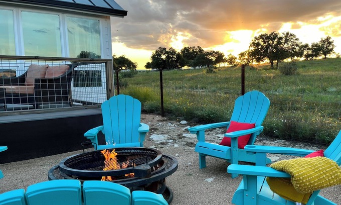 Johnson City Cabin | Wine Road Ranch Retreat Free LV2 EV charging, Starlink WiFi, fire pit, deck