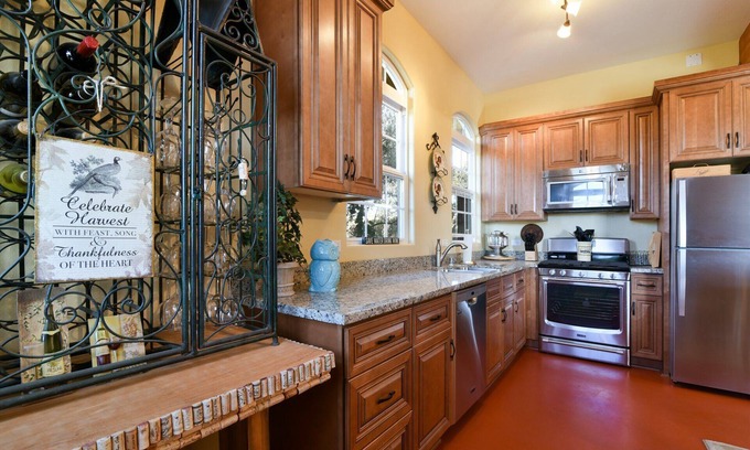 Paso Robles House | Winemakers Porch Incredible Home nestled in a vineyard
