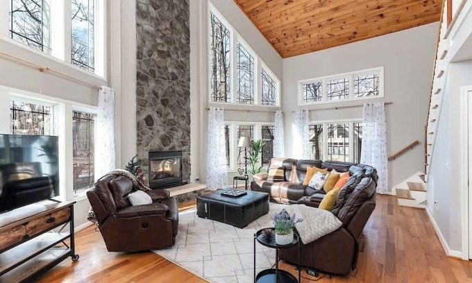 Chestnut Springs Ski Chalet | Wintergreen Ridge Retreat