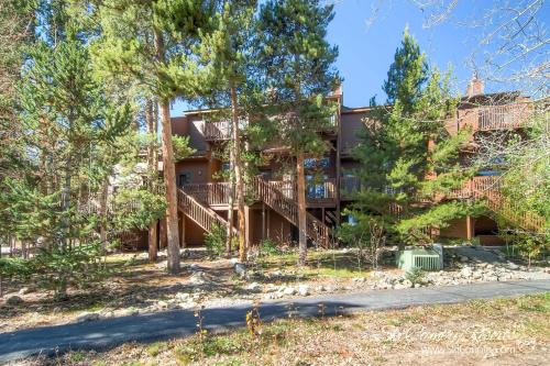Four O'Clock House | Winterpoint 42 by Ski Country Resorts