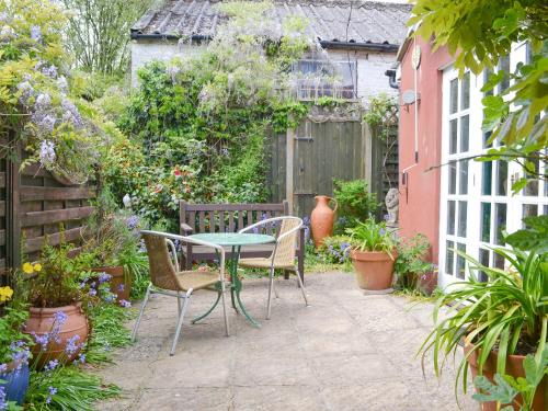 Aylsham House | Wisteria Cottage