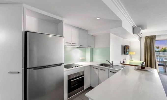 Woolloongabba Apartment | WL314 1Bed 1Bath apt w parking near CBD