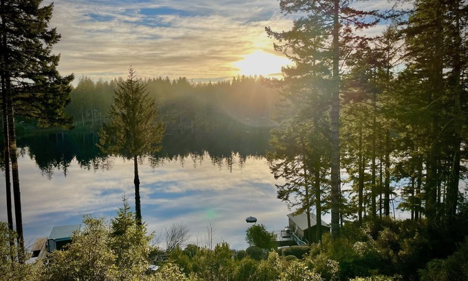 Dunes City Apartment | Woahink lakefront in Florence Oregon