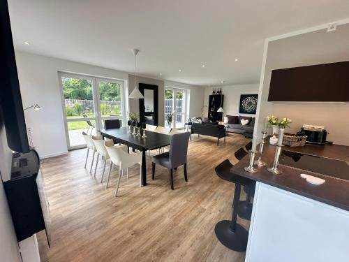 Neumuenster House | Wohnträume Große DHH aus 2024 - 160 m2- bis 7 Personen - 2 Bäder