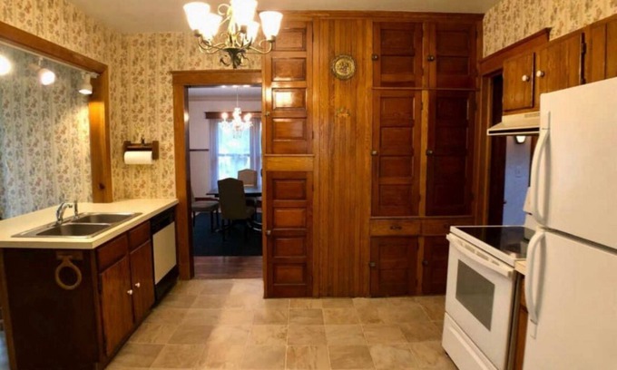 Oneonta House | Wonderful 4 bedroom home with WiFi in lovely Oneonta. Only 2 with beds currently