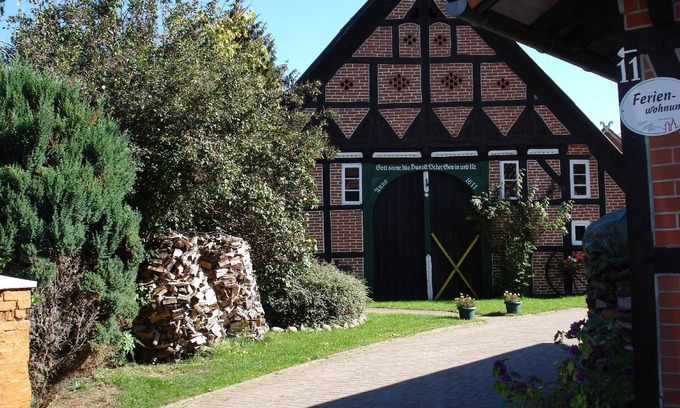 Jameln Apartment | Wonderful Apartment in Jameln with Generous Garden