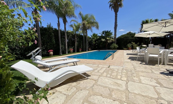 Caucana-finaiti-casuzze-finaiti Nord Villa | Wonderful villa with private swimming pool, park, 350 meters from the beach