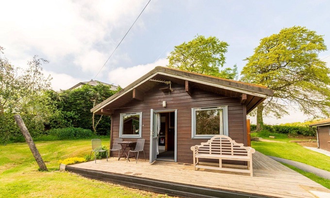 Brazzacott House | Wonderful private villa with hot tub, WIFI, TV, terrace, pets allowed, panoramic view and parking