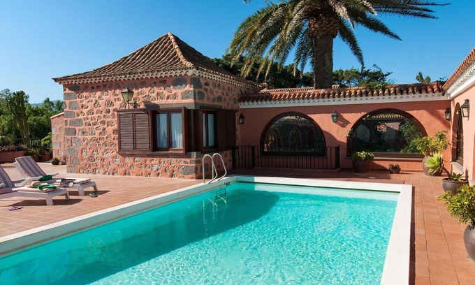 Santa Brigida House | Wonderful private villa for 10 people with private pool and TV