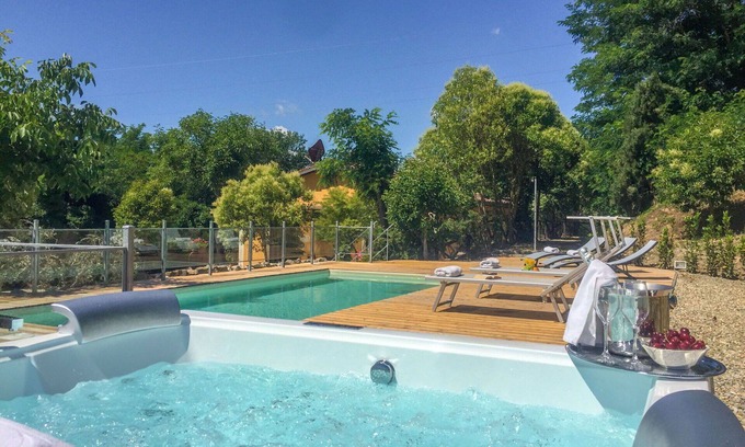 Montevarchi Villa | Wonderful private villa for 12 guests with WIFI, private pool, hot tub, A/C and TV