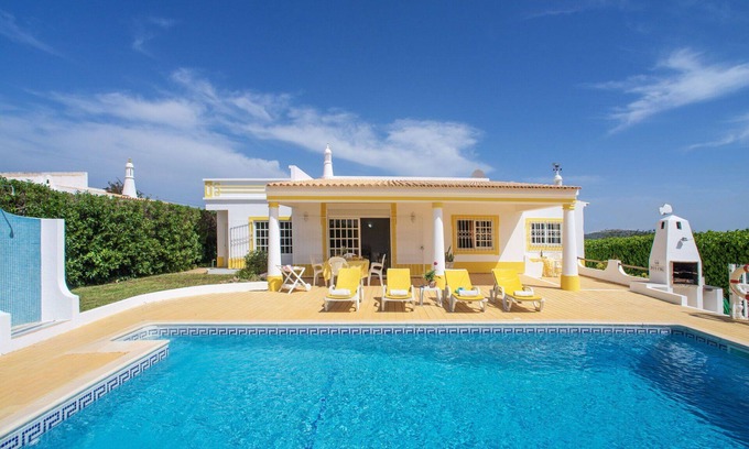 Mem Moniz House | Wonderful private villa for 6 guests with WIFI, private pool, A/C, TV and terrace