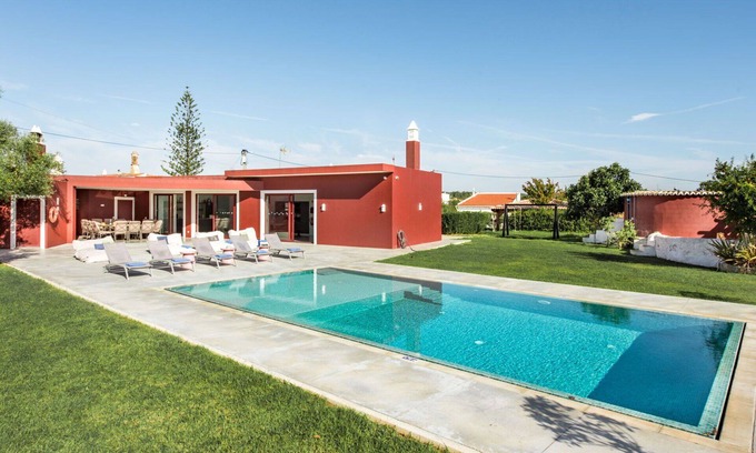 Pata de Cima Villa | Wonderful private villa for 14 guests with private pool, WIFI, A/C, TV and patio