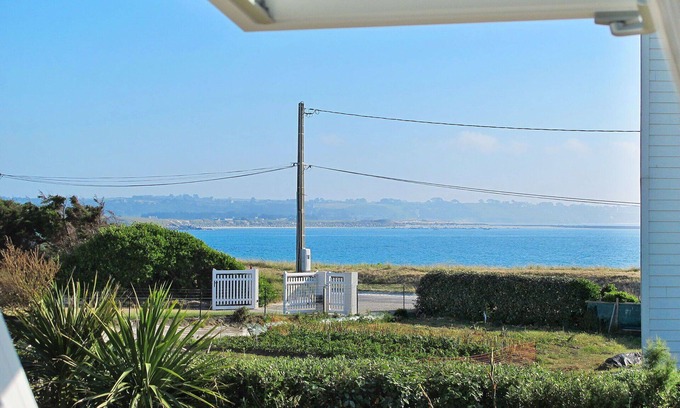 Kerlouan House | Wonderful private villa for 6 people with WIFI, TV, terrace and pets allowed