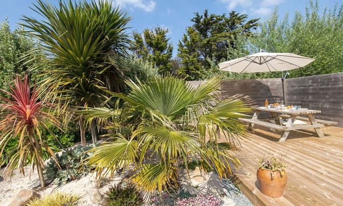 Kerlouan House | Wonderful private villa for 6 guests with WIFI, TV, terrace and pets allowed