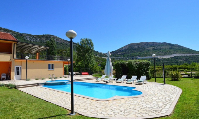 Dusina House | Wonderful private villa for 12 people with hot tub, private pool, WIFI, A/C, TV and terrace