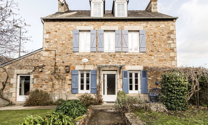 Yffiniac House | Wonderful private villa for 8 guests with WIFI, TV and pets allowed