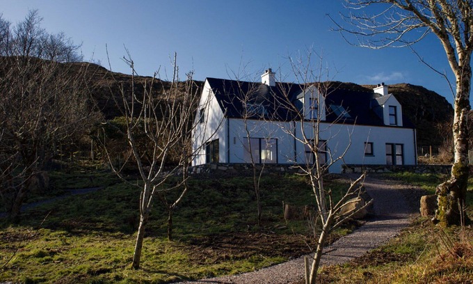 Colbost House | Wonderful private villa for 6 guests with WIFI, TV, patio, panoramic view and parking