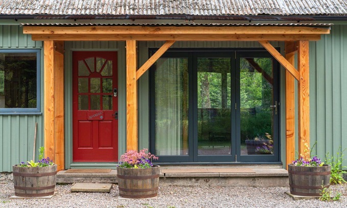 Beauly House | Wonderful private villa for 4 people with WIFI, hot tub, TV and pets allowed