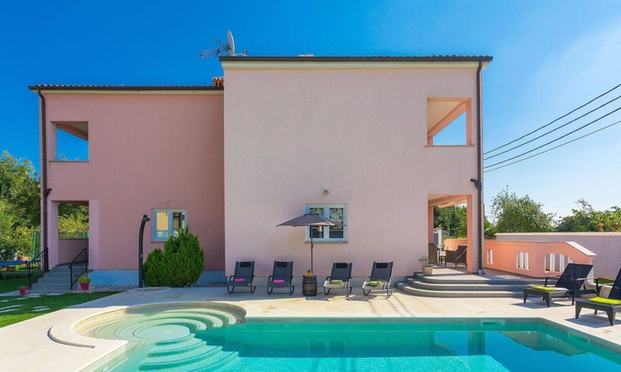 Orihi House | Wonderful private villa for 12 guests with WIFI, private pool, A/C, TV, terrace and pets allowed